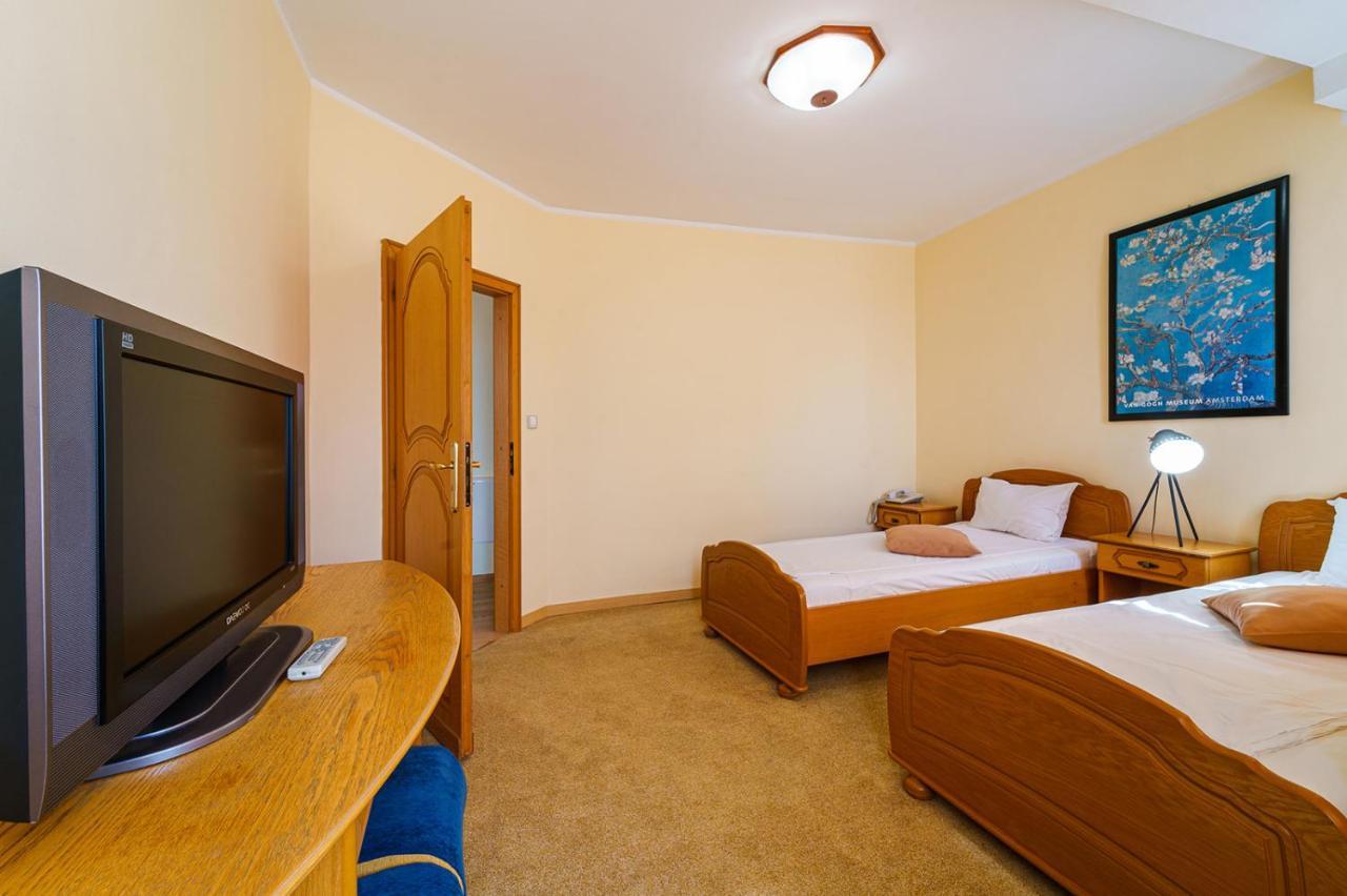 Hotel Avion - Self Check In Plovdiv Bagian luar foto