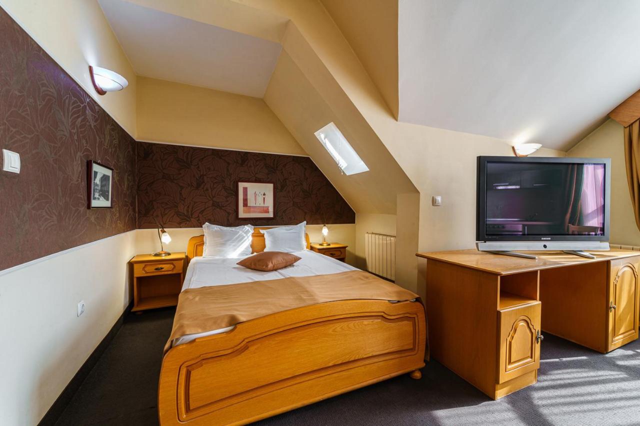 Hotel Avion - Self Check In Plovdiv Bagian luar foto