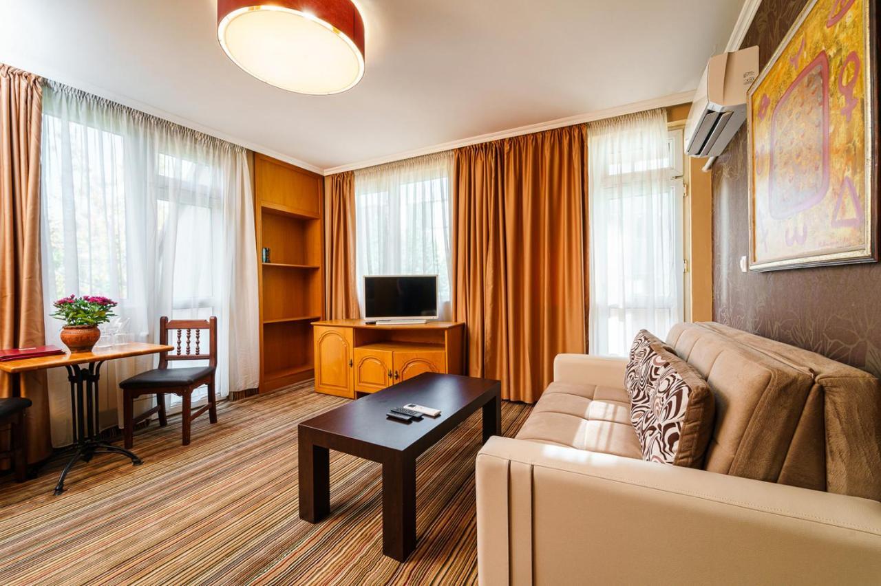 Hotel Avion - Self Check In Plovdiv Bagian luar foto